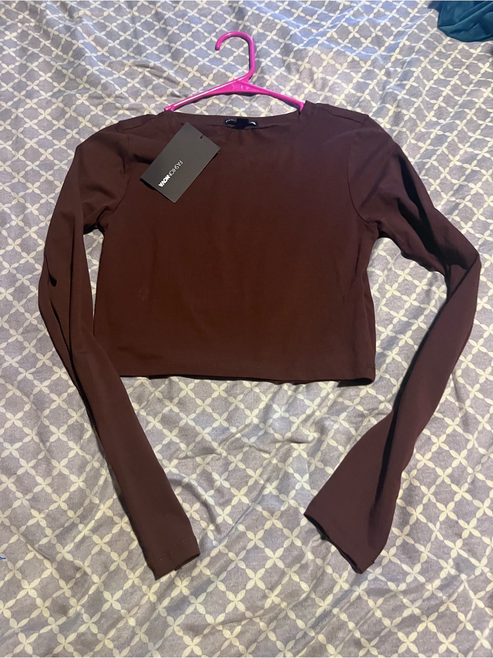 Fashion Nova Long Sleeve Cropped Top in Dark Brown